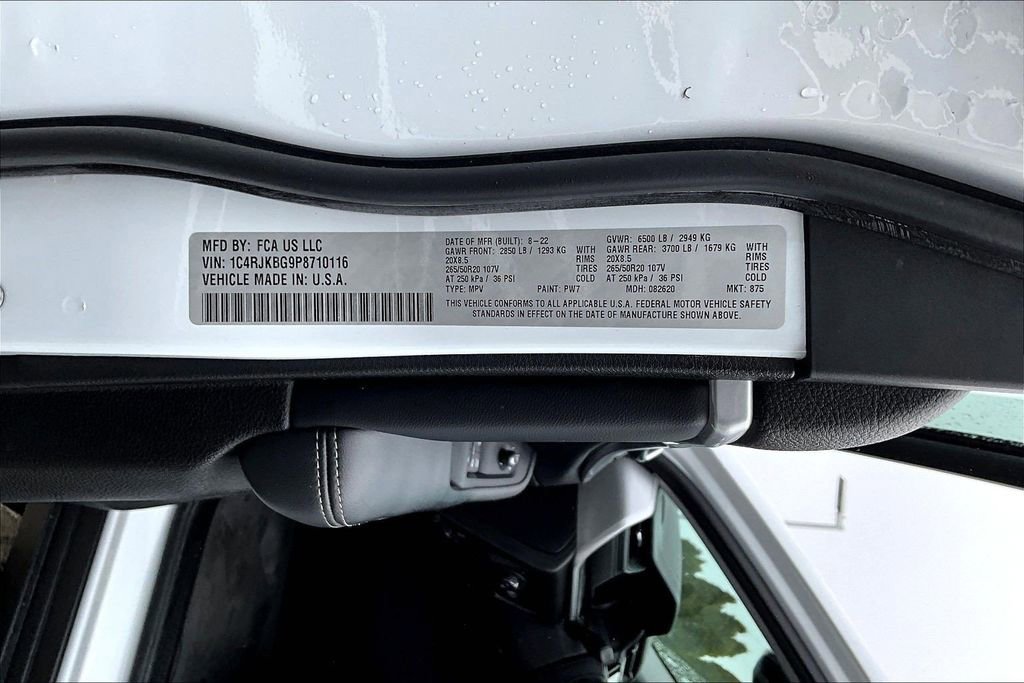 Used 2023 Jeep Grand Cherokee L Limited w/ Black Appearance Package AWD/4WD image 19