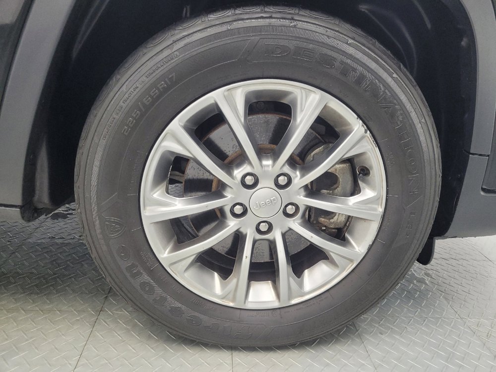 Used 2021 Jeep Cherokee Latitude Lux w/ Comfort/Convenience Group image 31