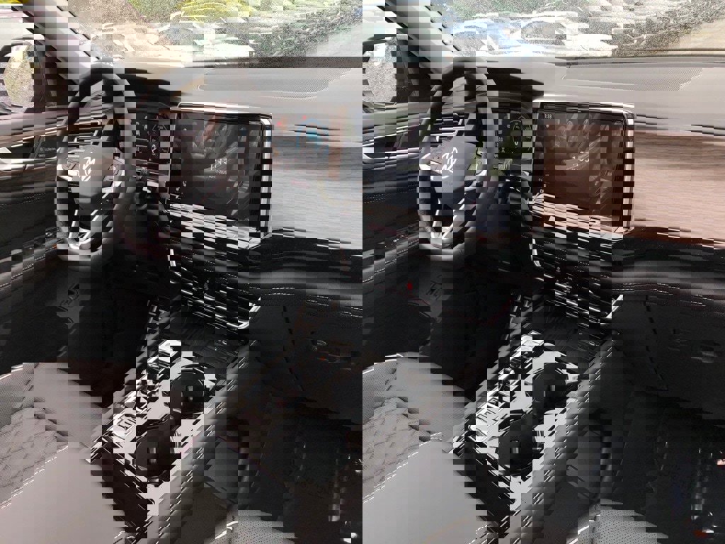 New 2025 Volkswagen Atlas SEL Premium R-Line image 18