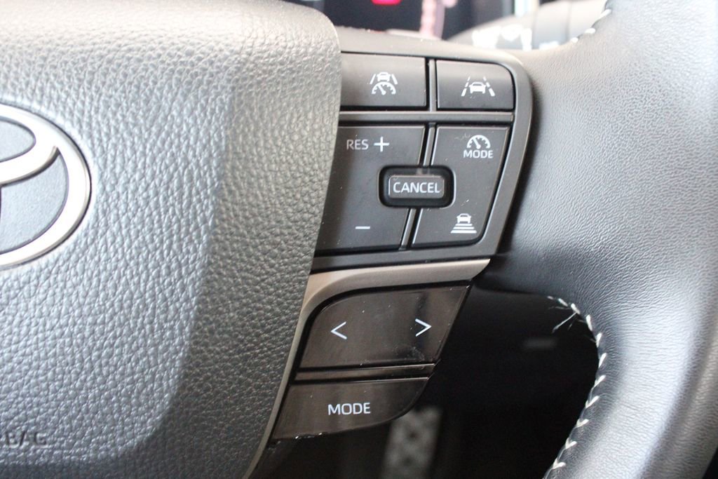 Used 2025 Toyota Camry SE FWD image 33