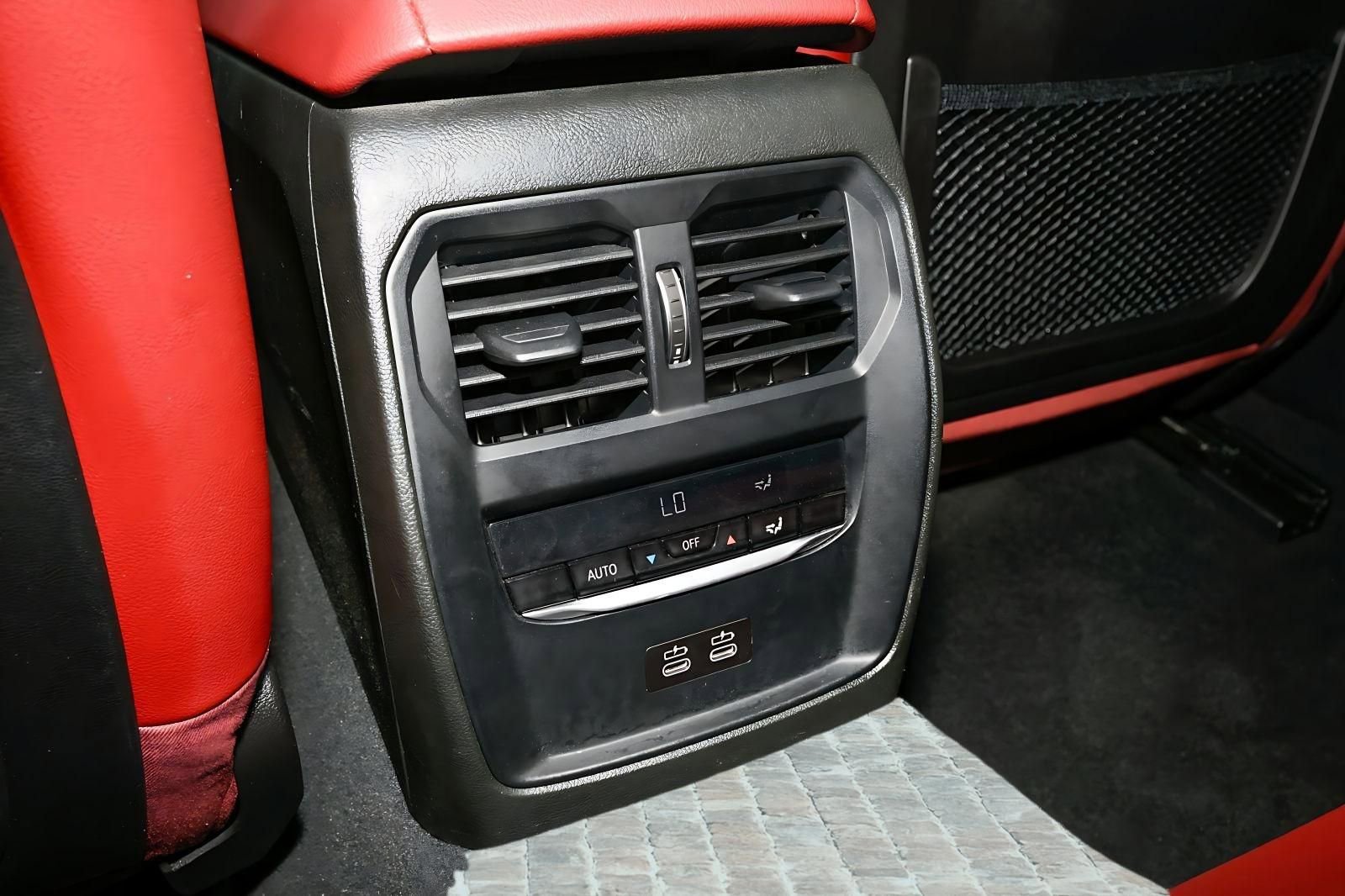 Used 2022 BMW 330i Sedan w/ Driving Assistance Package image 19