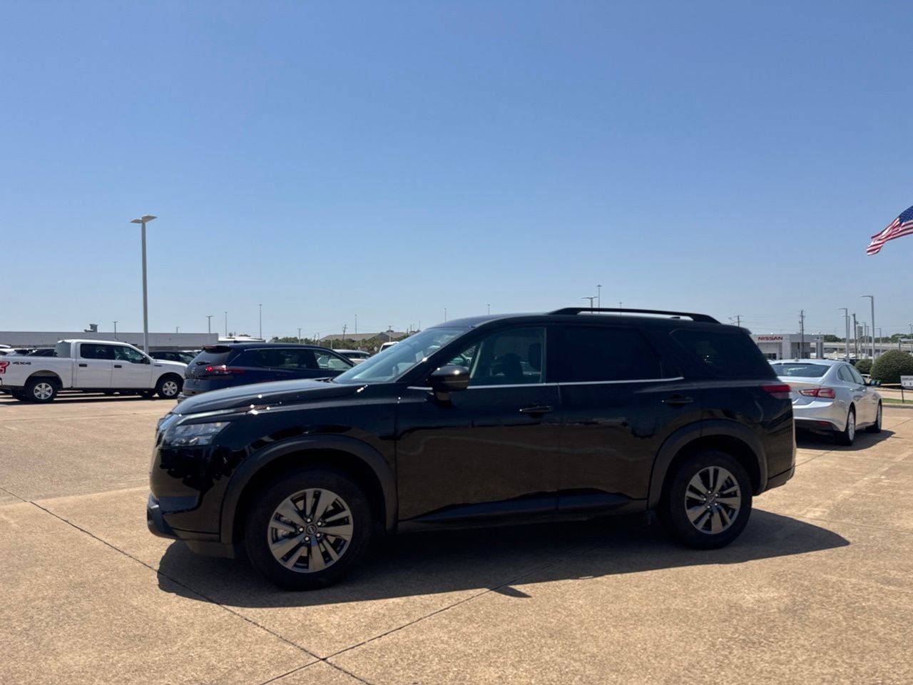 Certified 2025 Nissan Pathfinder SV FWD image 12