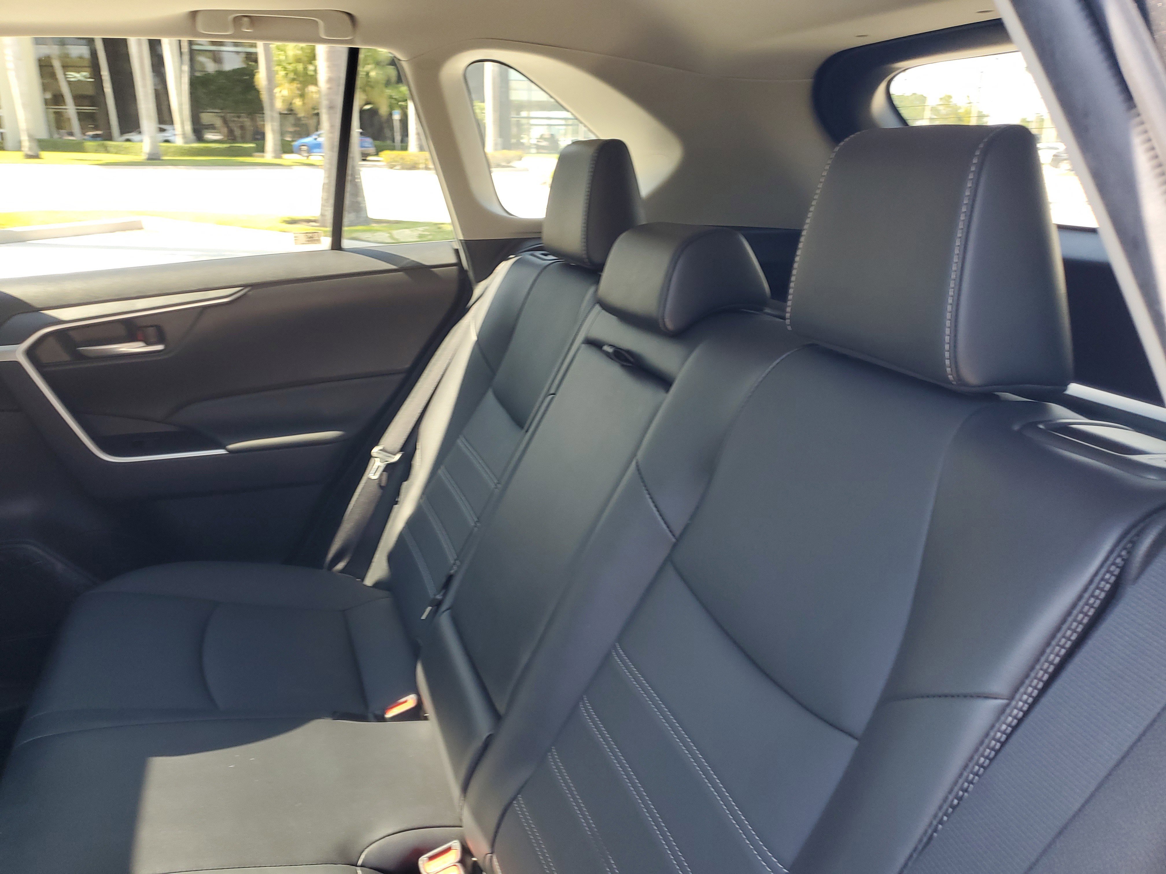 Used 2023 Toyota RAV4 XLE Premium image 17