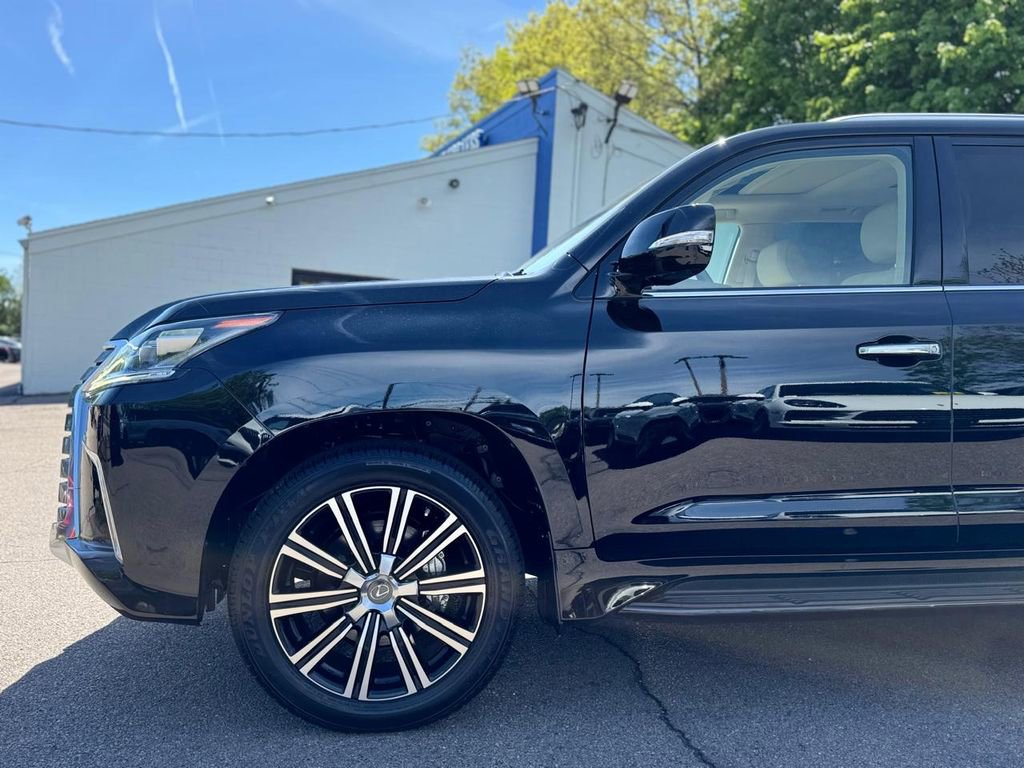 Used 2021 Lexus LX 570 4WD w/ Luxury Package image 10