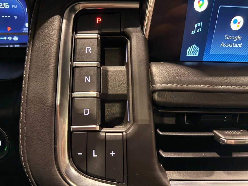 Used 2022 Chevrolet Suburban LT w/ Luxury Package image 22