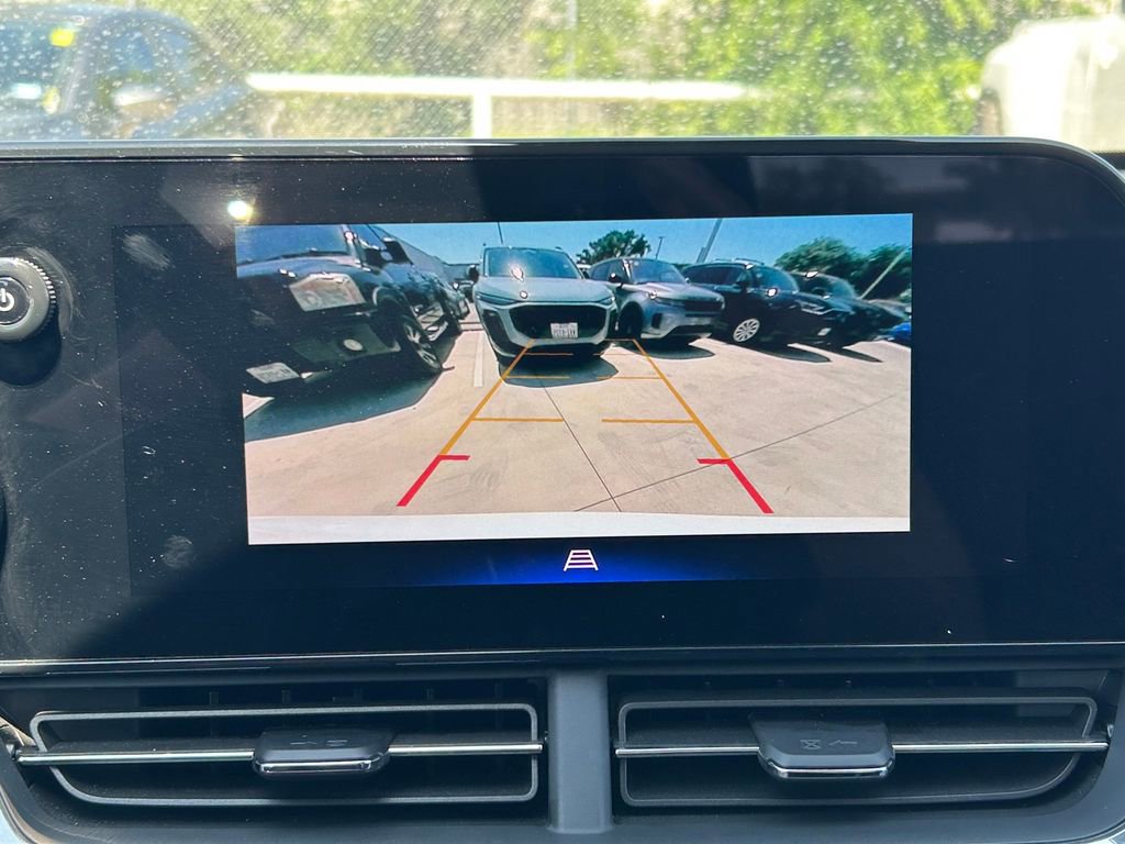 Used 2025 Chevrolet Trax LT FWD image 30