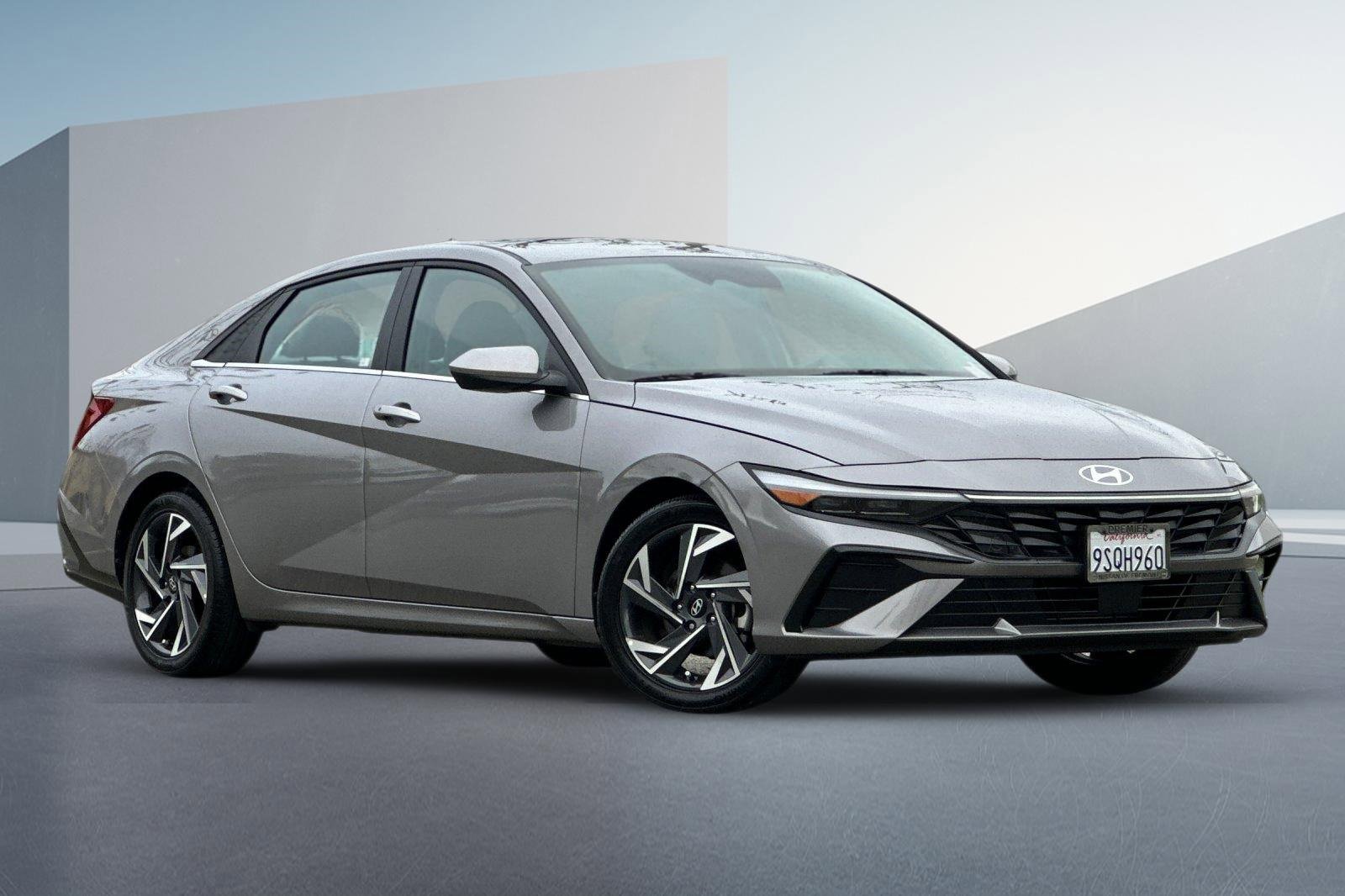 Used 2024 Hyundai Elantra SEL w/ Convenience Package image 2