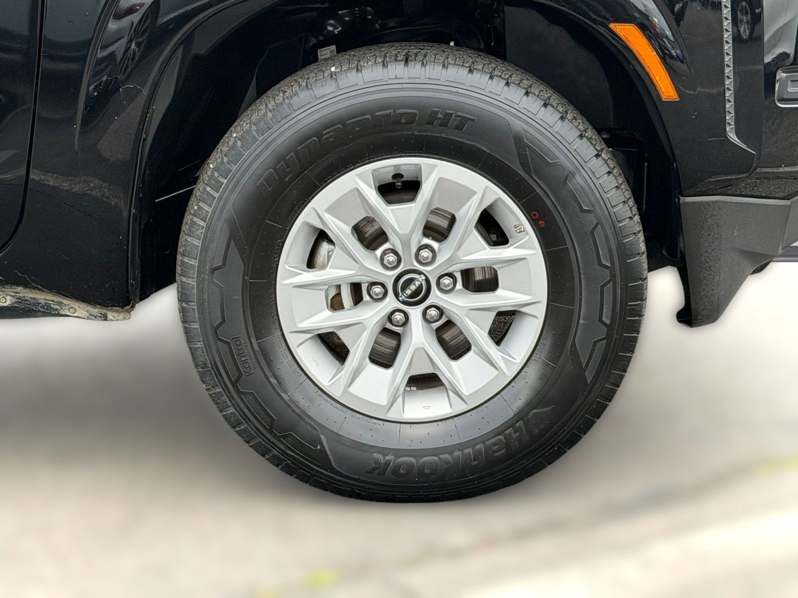 Used 2024 Nissan Frontier SV image 12