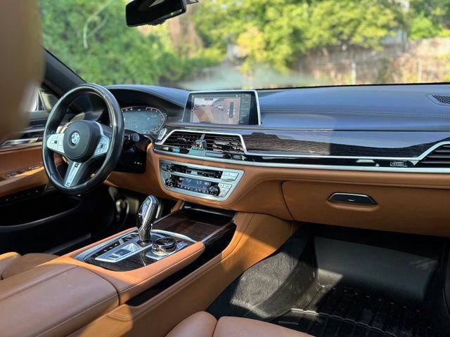 Used 2020 BMW 750i xDrive w/ Executive Package AWD/4WD image 19