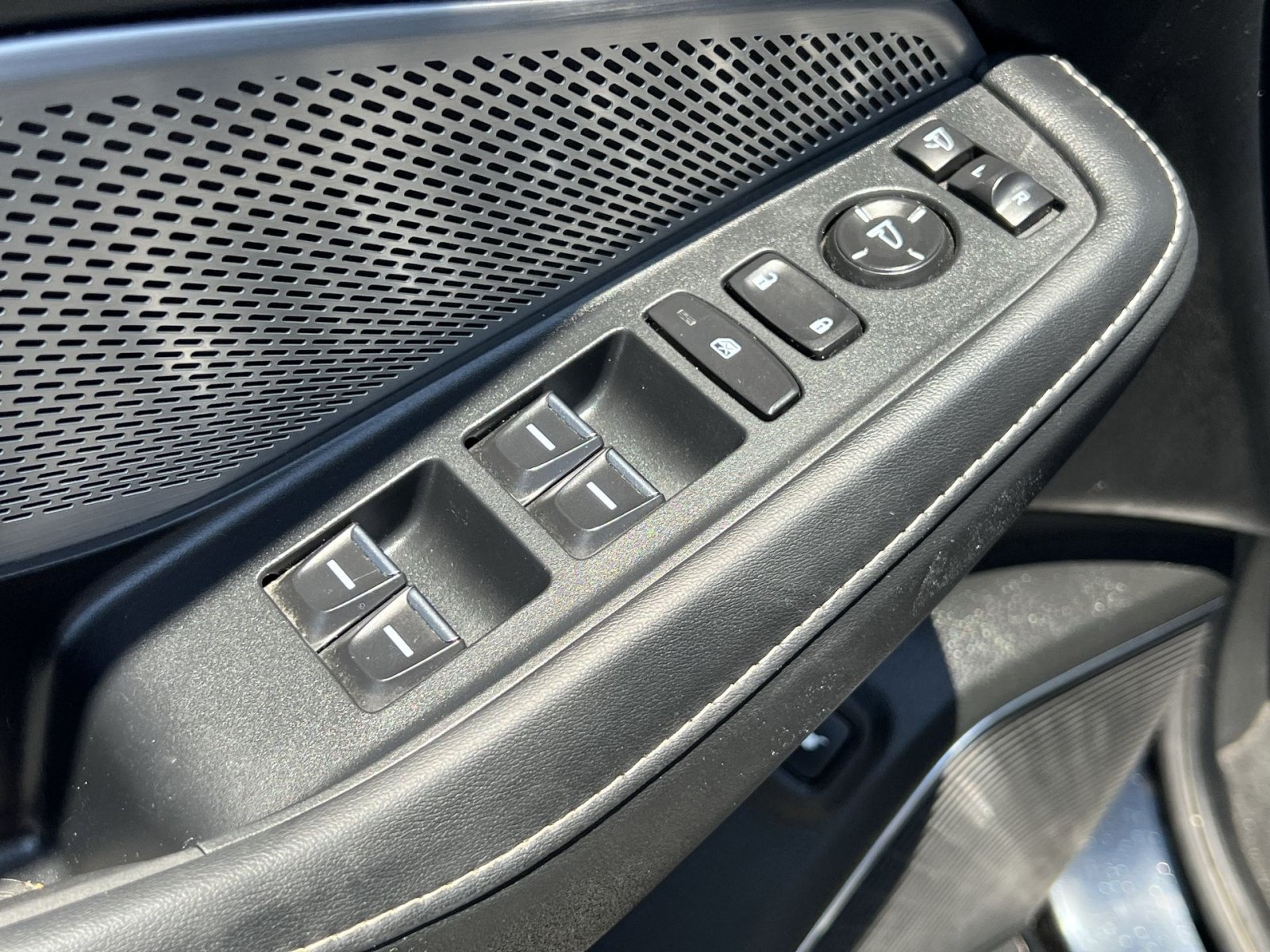 Used 2024 Acura MDX SH-AWD w/ Technology Package image 16