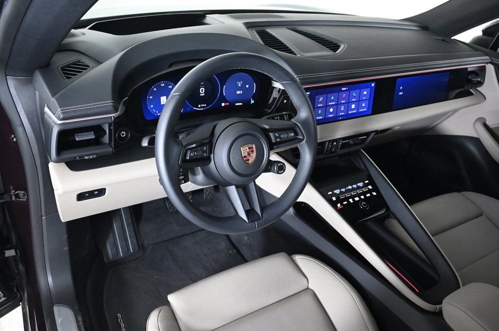 Certified 2025 Porsche Macan Electric image 4