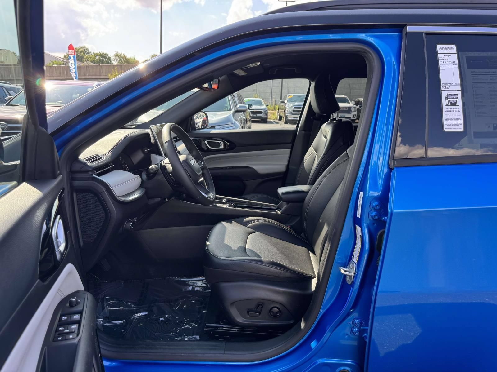 Used 2025 Jeep Compass Limited AWD/4WD image 21