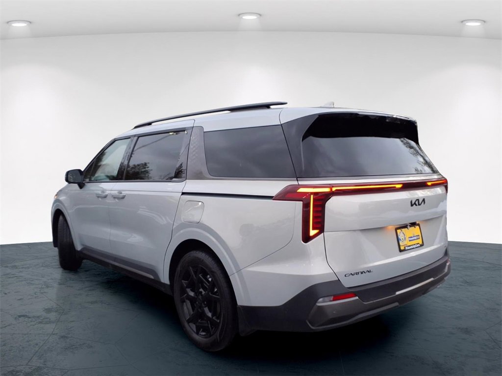 Used 2025 Kia Carnival SX Prestige image 12