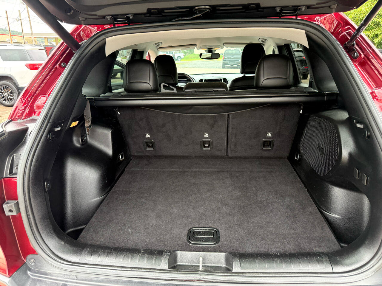 Used 2019 Jeep Cherokee Limited image 40