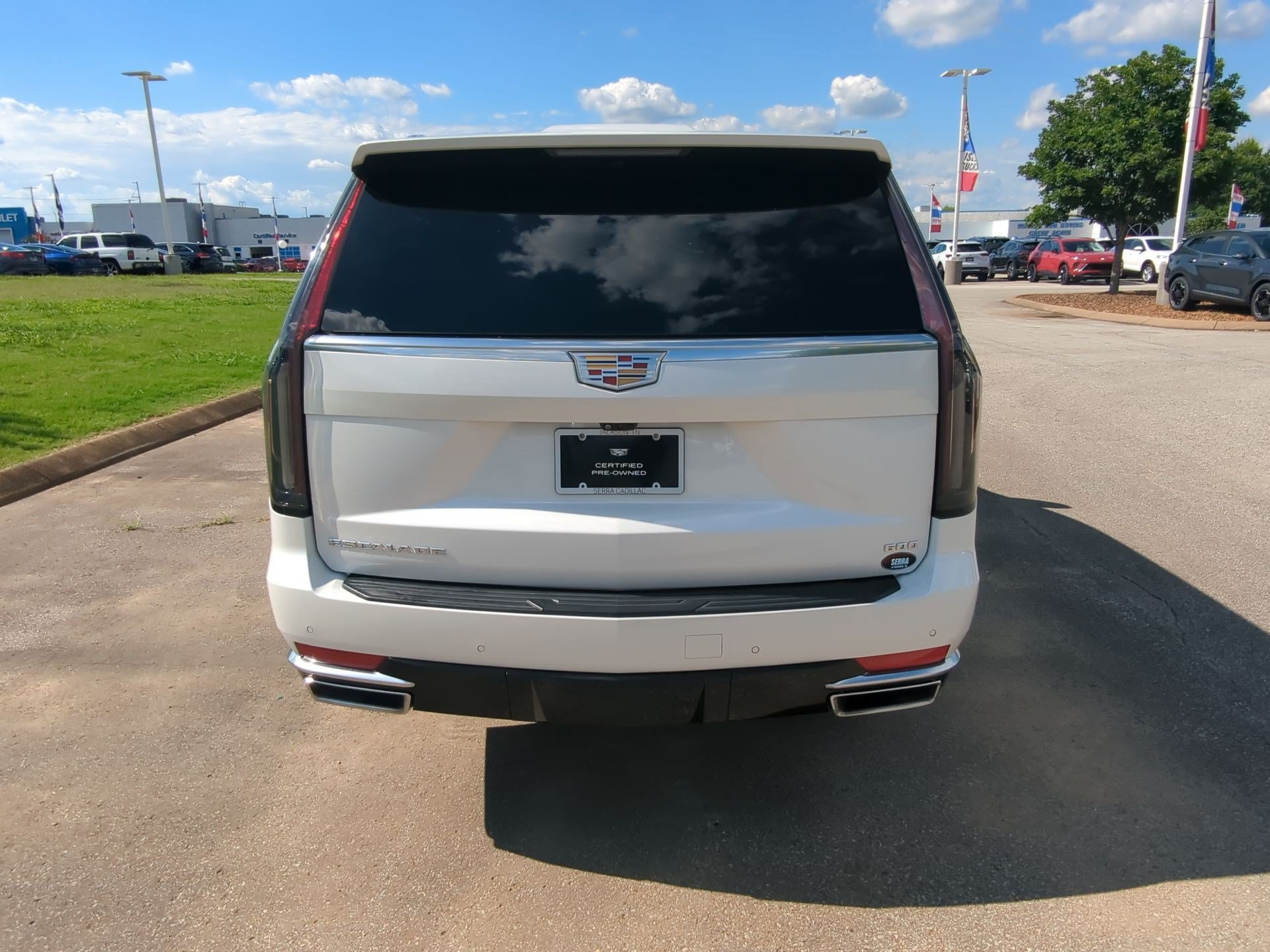Used 2022 Cadillac Escalade Premium Luxury RWD image 7