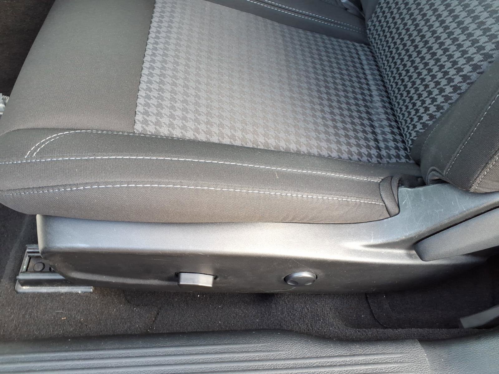 Used 2022 Dodge Challenger SXT image 13