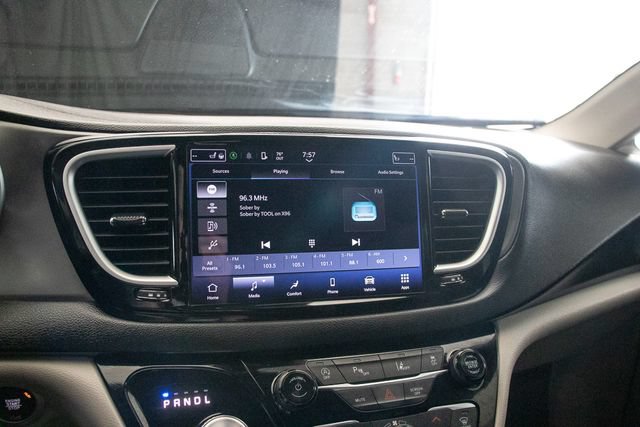 Used 2024 Chrysler Pacifica Touring-L FWD image 36