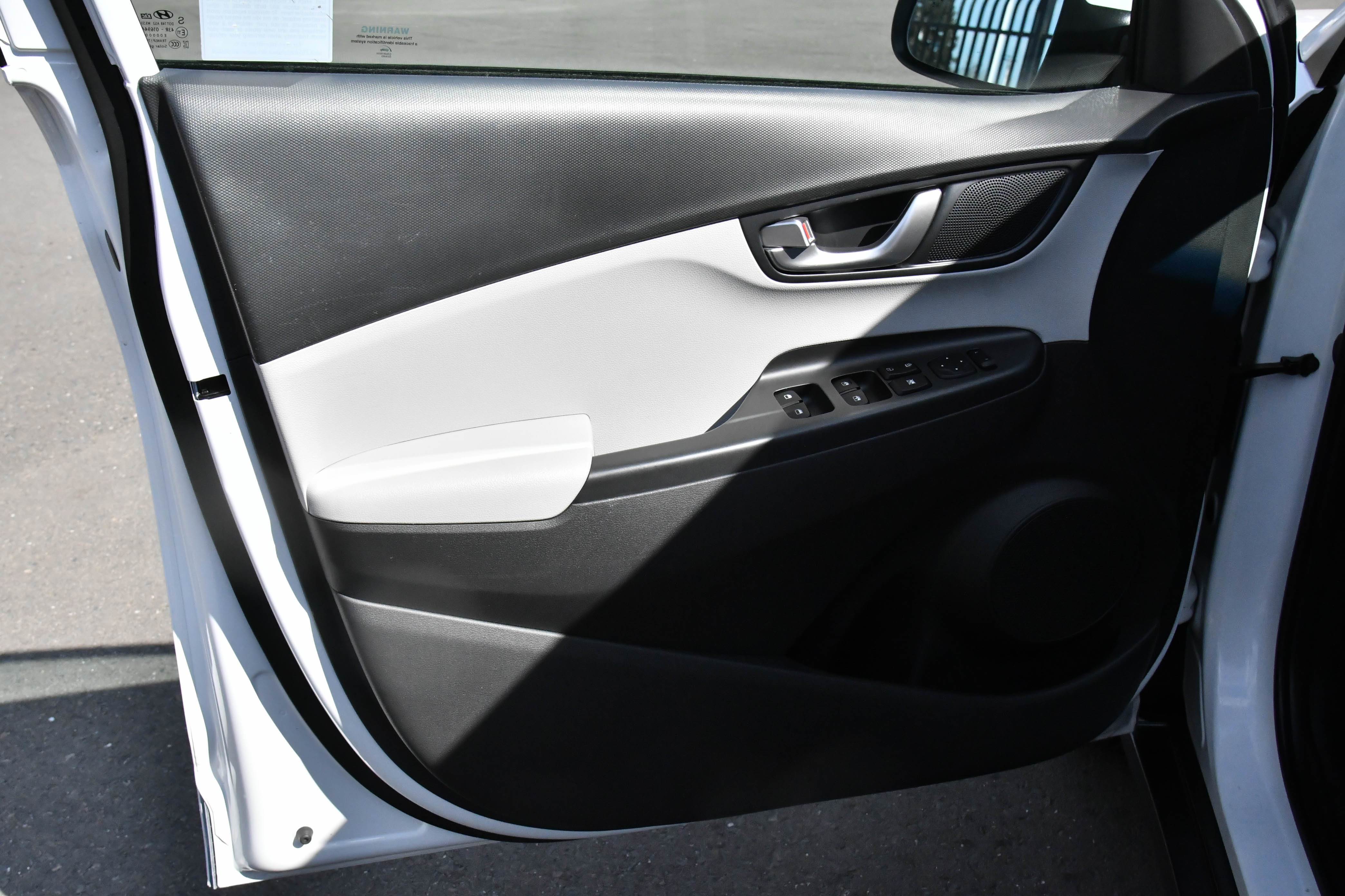 Used 2023 Hyundai Kona SE image 14