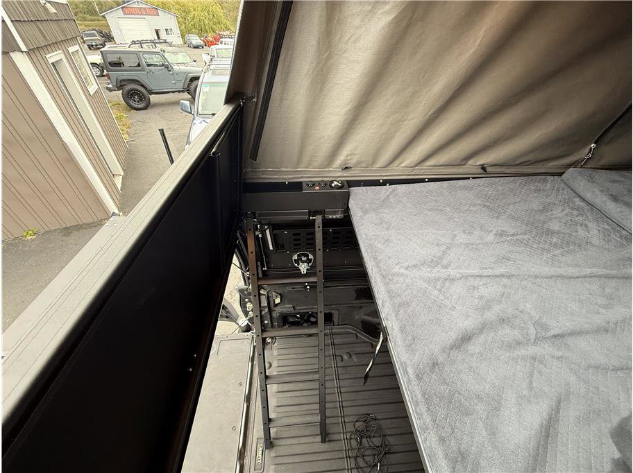 Used 2017 Toyota Tacoma TRD Off-Road image 24