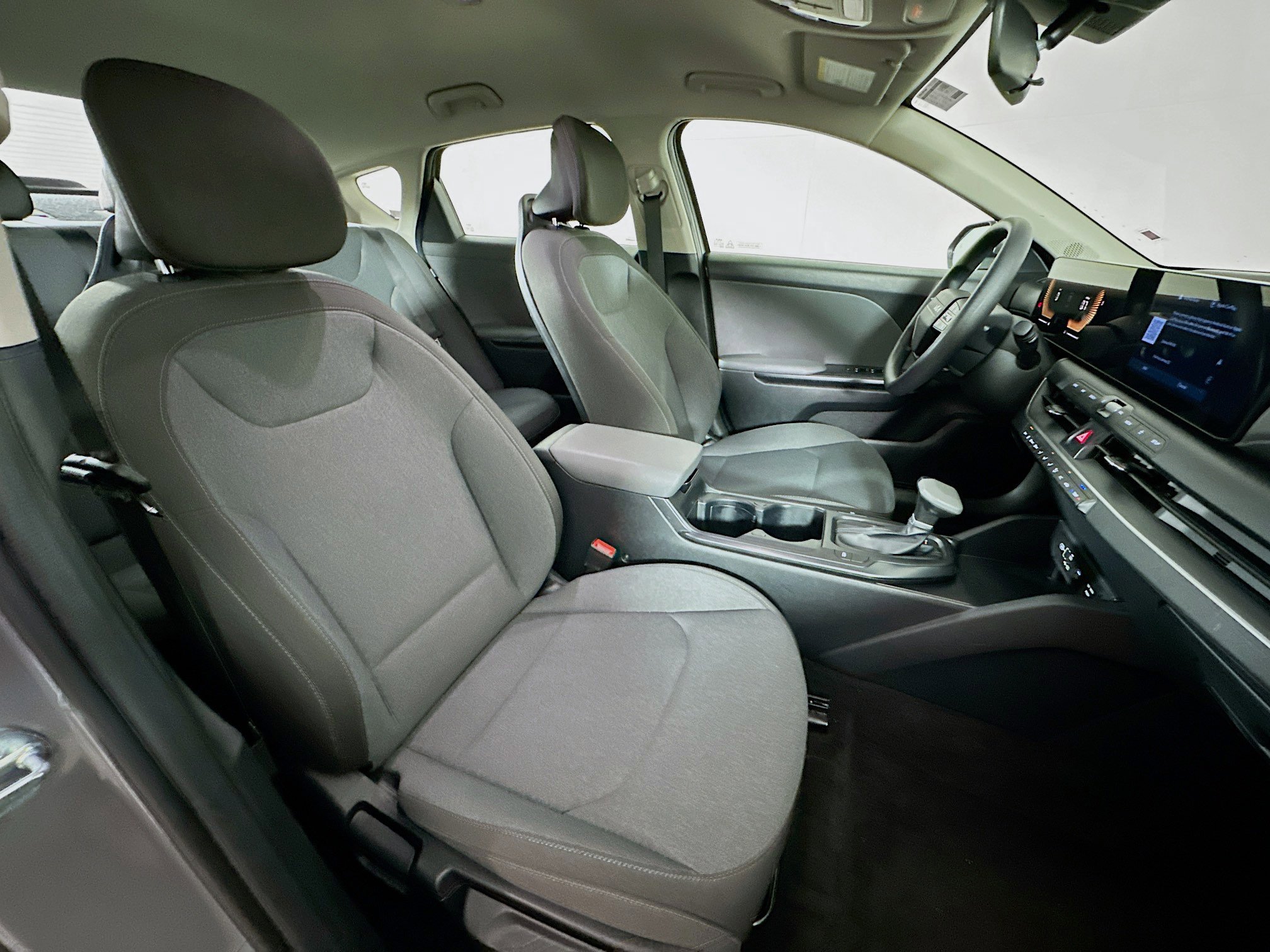 Used 2025 Kia K4 LXS image 28