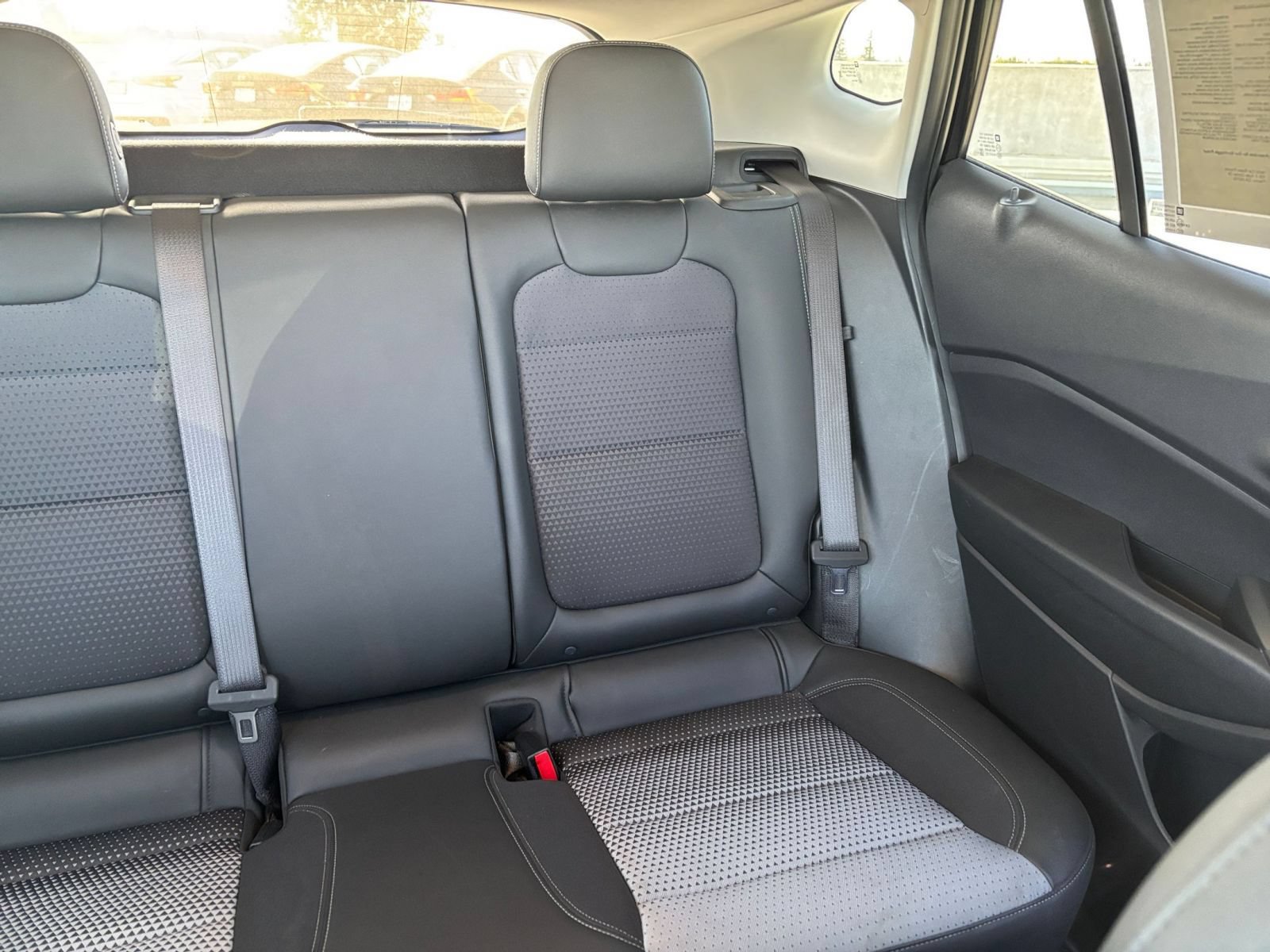 Used 2025 Chevrolet Trax LT FWD image 35