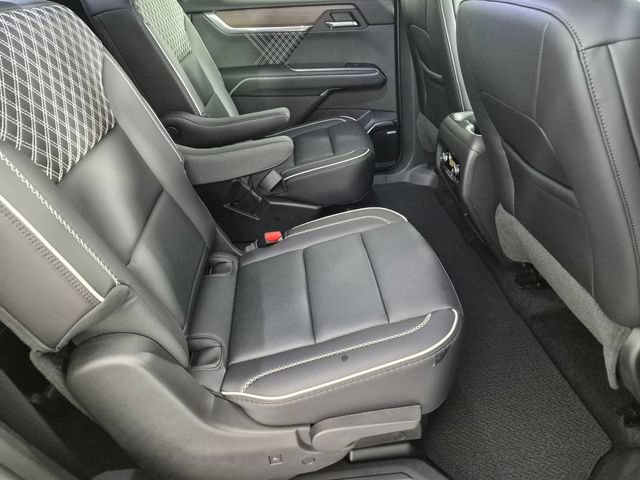 Used 2025 GMC Acadia Denali FWD image 32