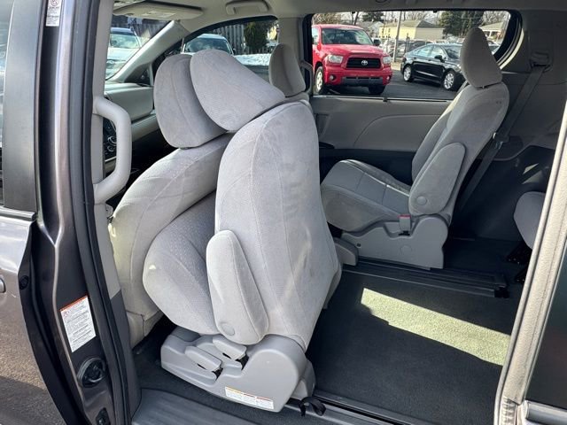 Used 2020 Toyota Sienna LE image 17