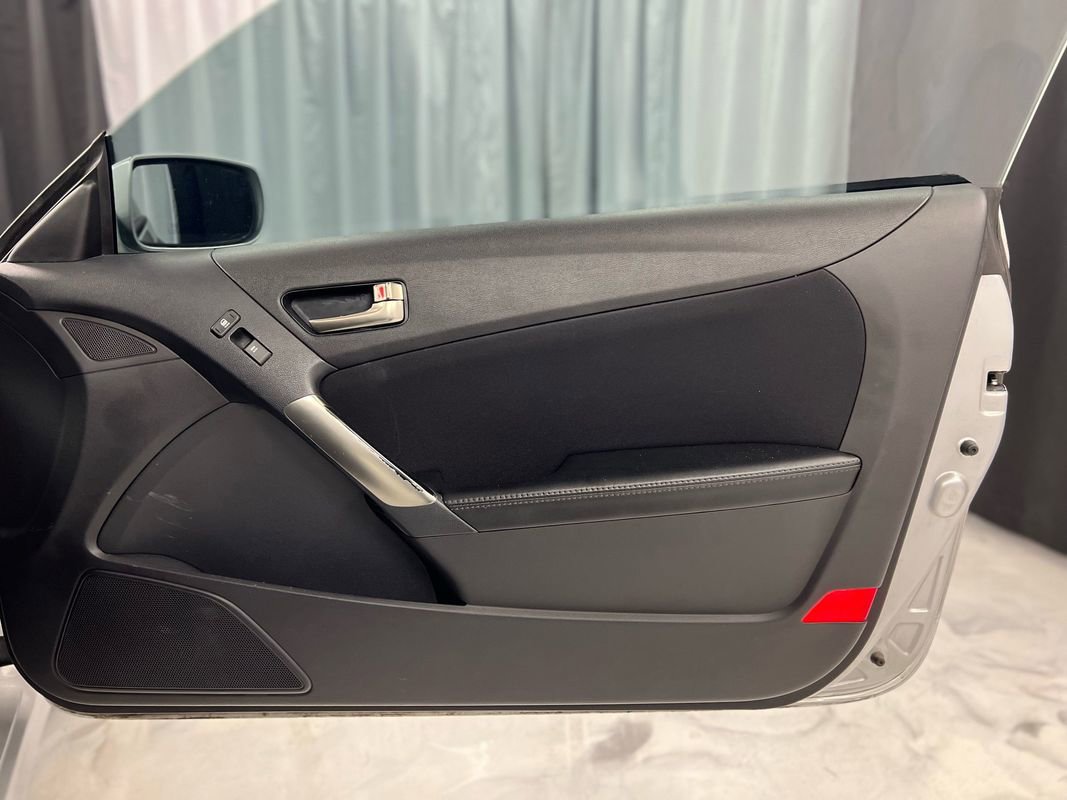 Used 2015 Hyundai Genesis 3.8 image 21