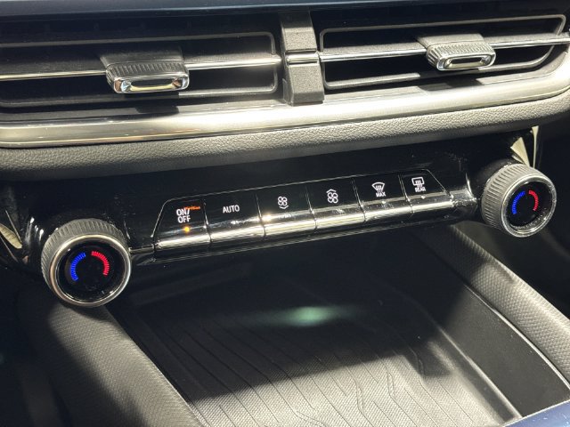 Used 2024 Chevrolet Equinox EV LT FWD image 21