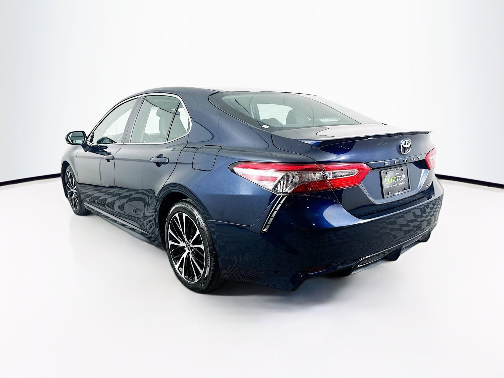 Used 2018 Toyota Camry SE w/ Convenience Package image 5