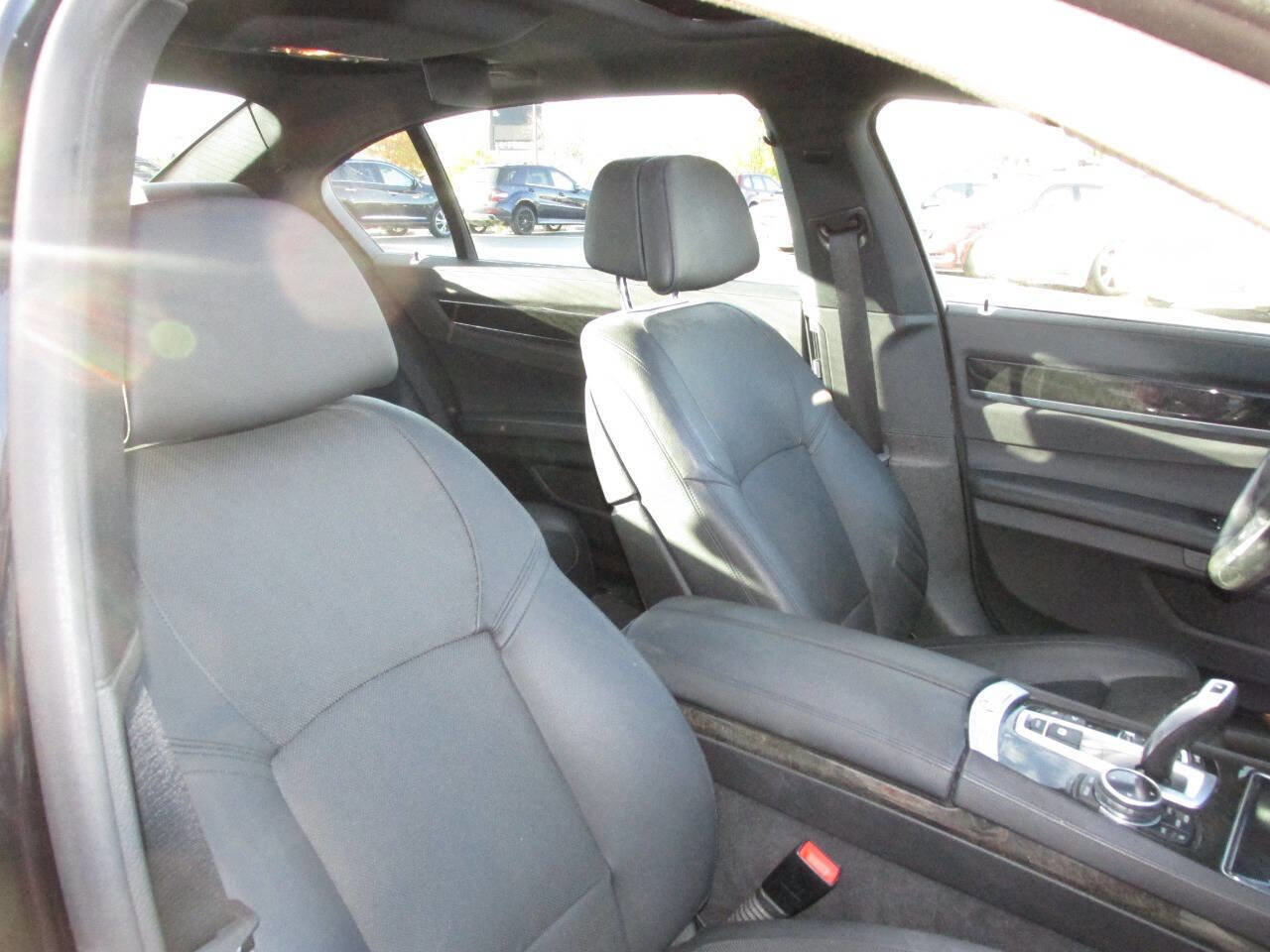 Used 2014 BMW 740Li w/ Executive Package image 27