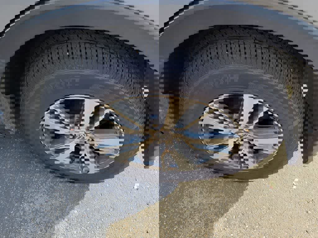 Used 2016 Toyota RAV4 XLE image 3