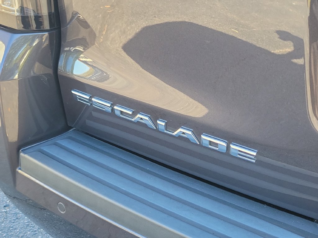 Used 2016 Cadillac Escalade Luxury AWD/4WD image 11