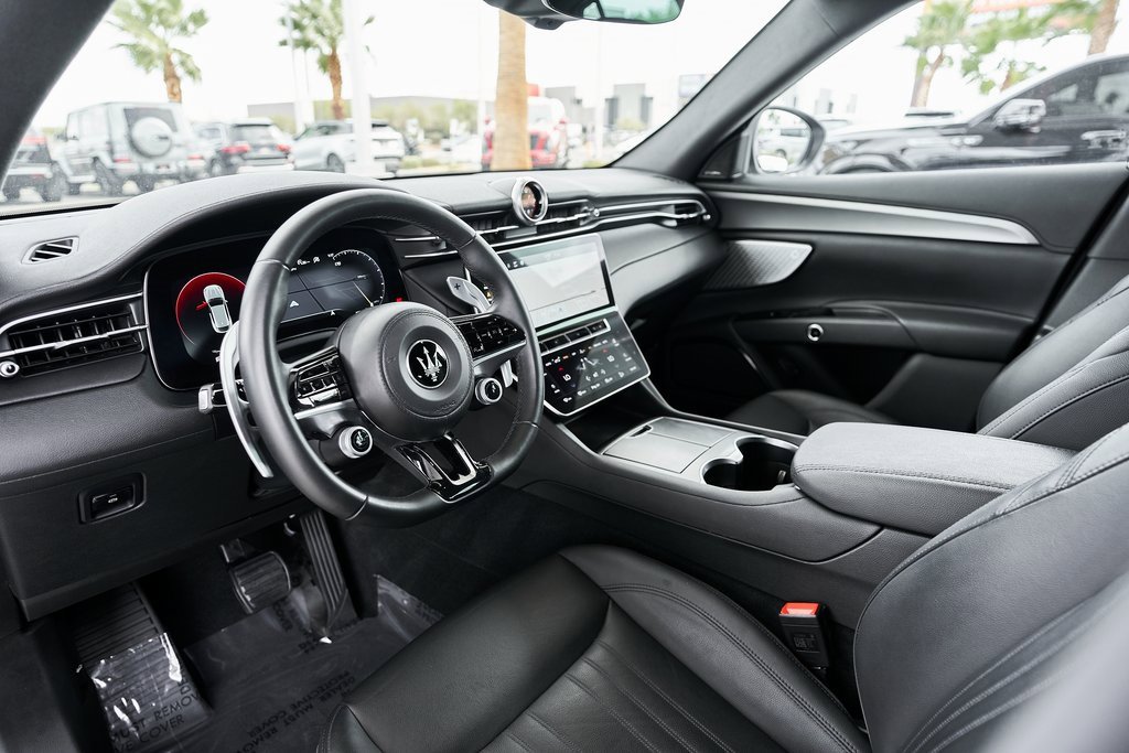 Used 2023 Maserati Grecale GT image 2