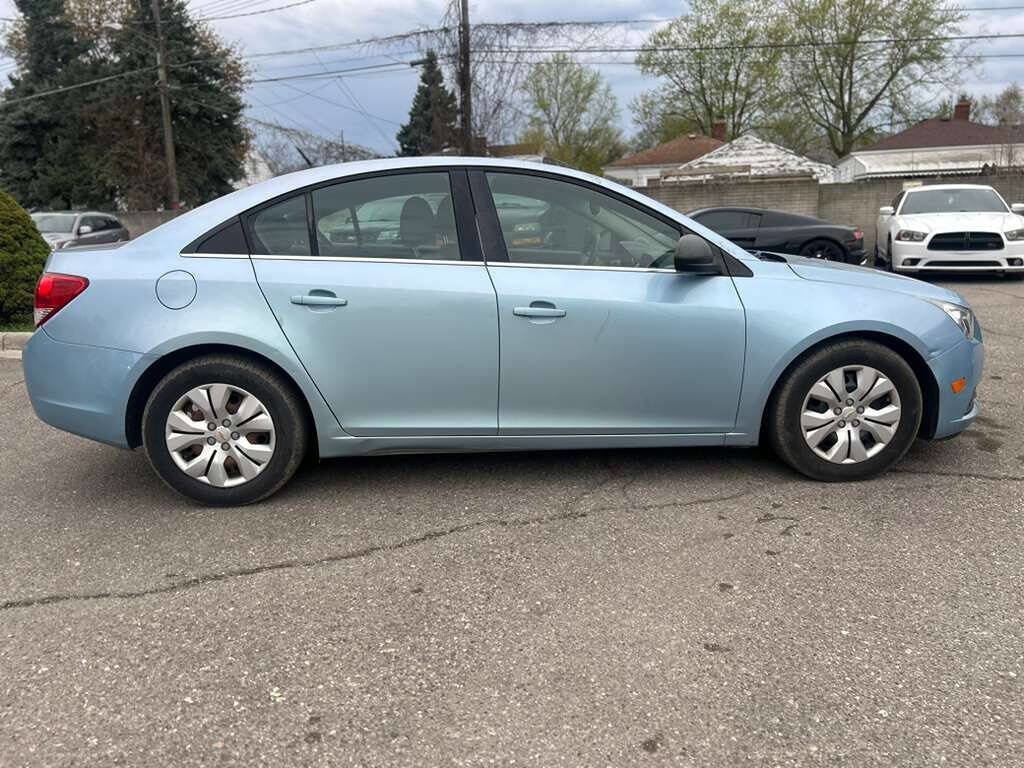 Used 2012 Chevrolet Cruze LS FWD image 4