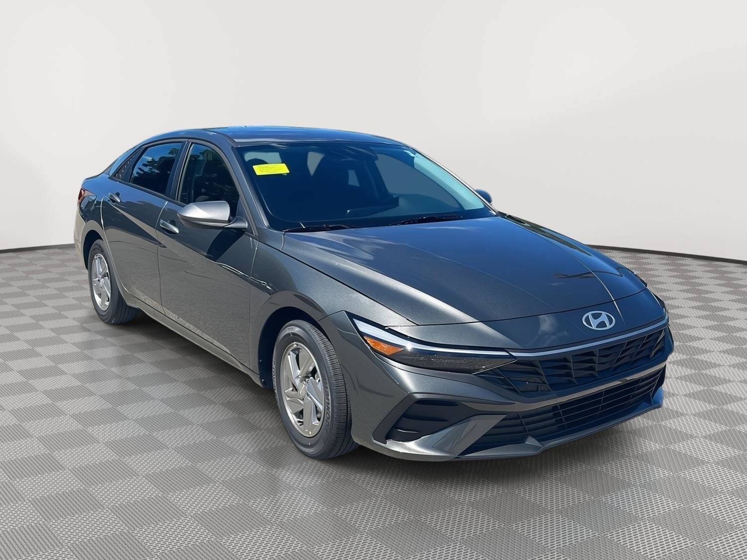 Used 2026 Hyundai Elantra SE FWD image 4