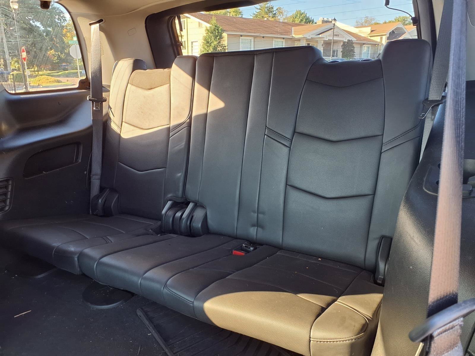 Used 2019 Cadillac Escalade Premium Luxury AWD/4WD image 26
