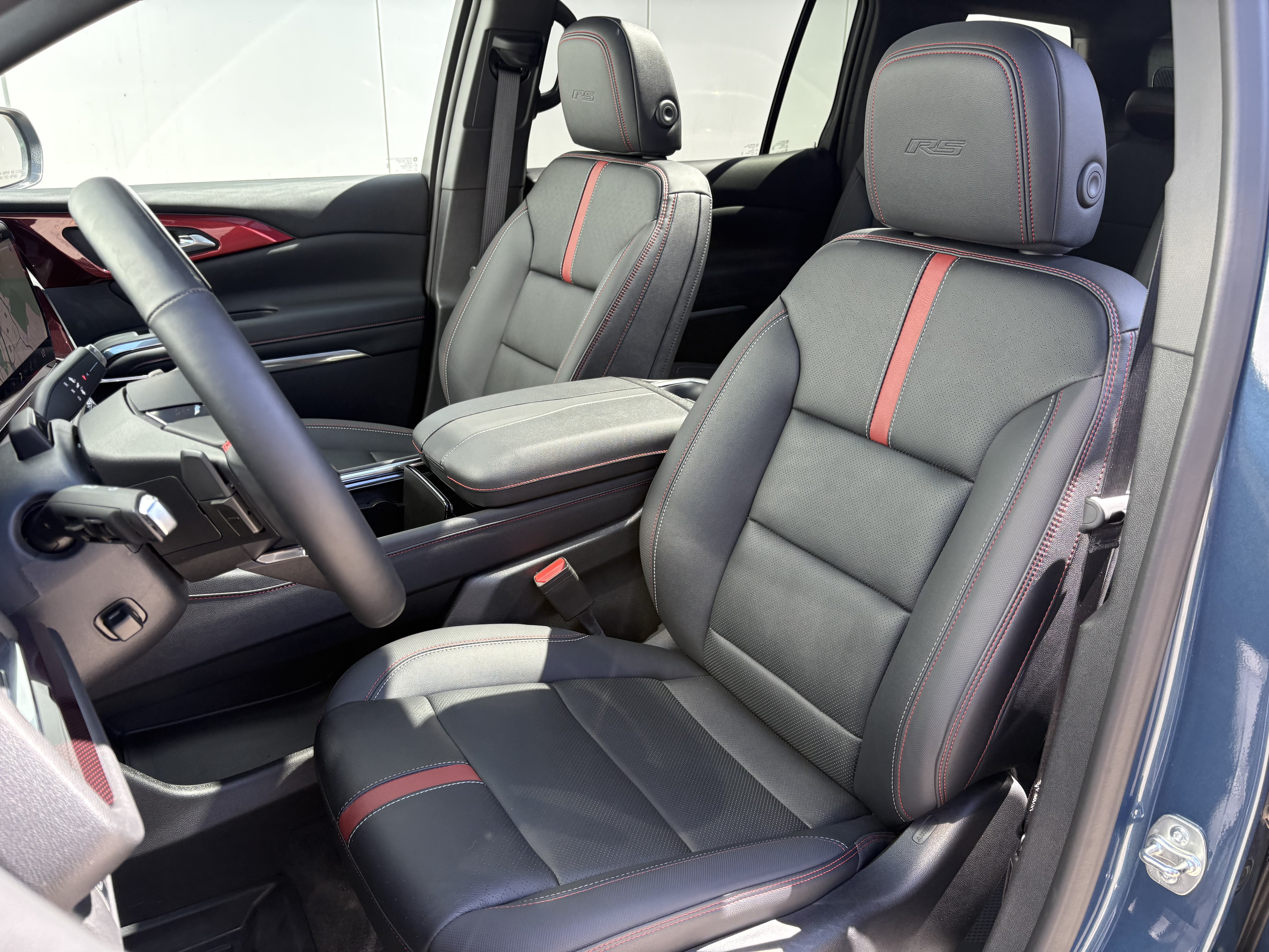 Used 2025 Chevrolet Traverse RS AWD/4WD image 12