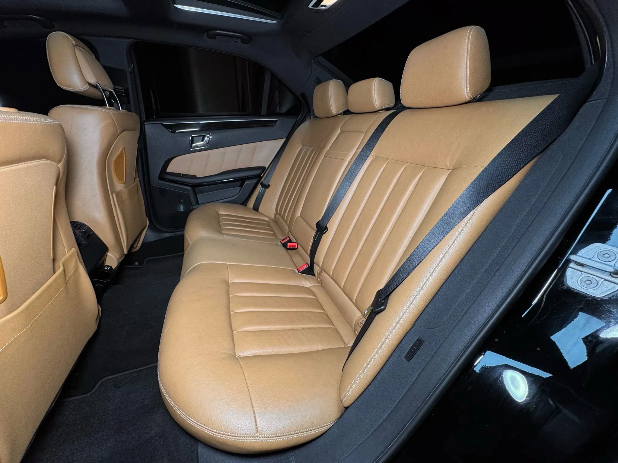 Used 2010 Mercedes-Benz E 550 Sedan image 21