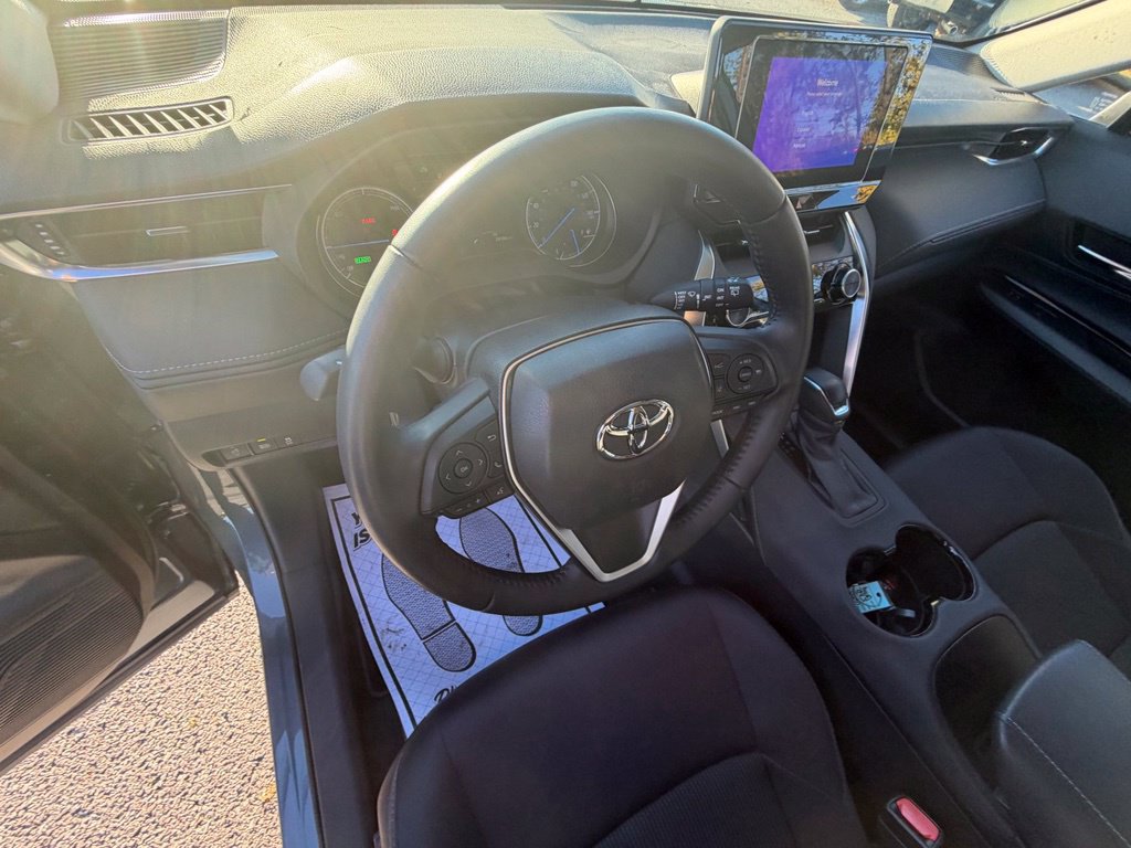 Used 2024 Toyota Venza LE AWD/4WD image 12