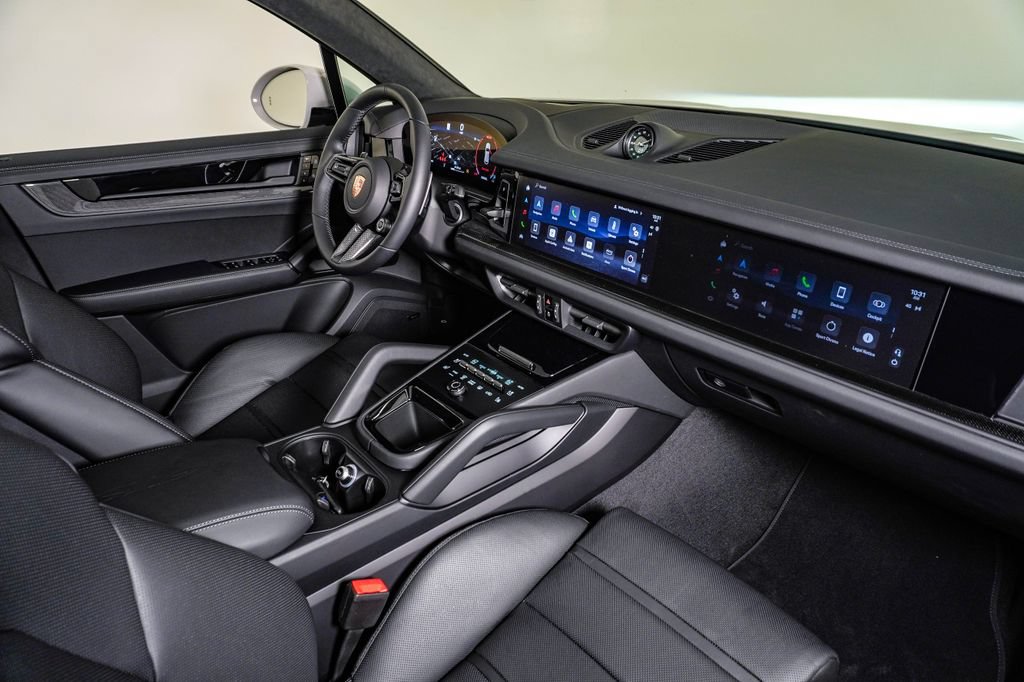 New 2026 Porsche Cayenne GTS AWD/4WD image 14