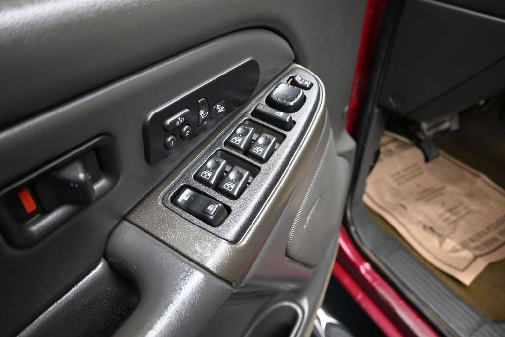 Used 2005 Chevrolet Silverado 2500 LT w/ Heavy-Duty Power Package AWD/4WD image 11