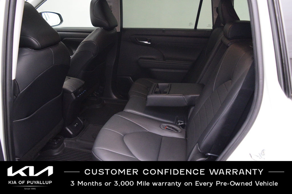 Used 2020 Toyota Highlander XLE AWD/4WD image 12