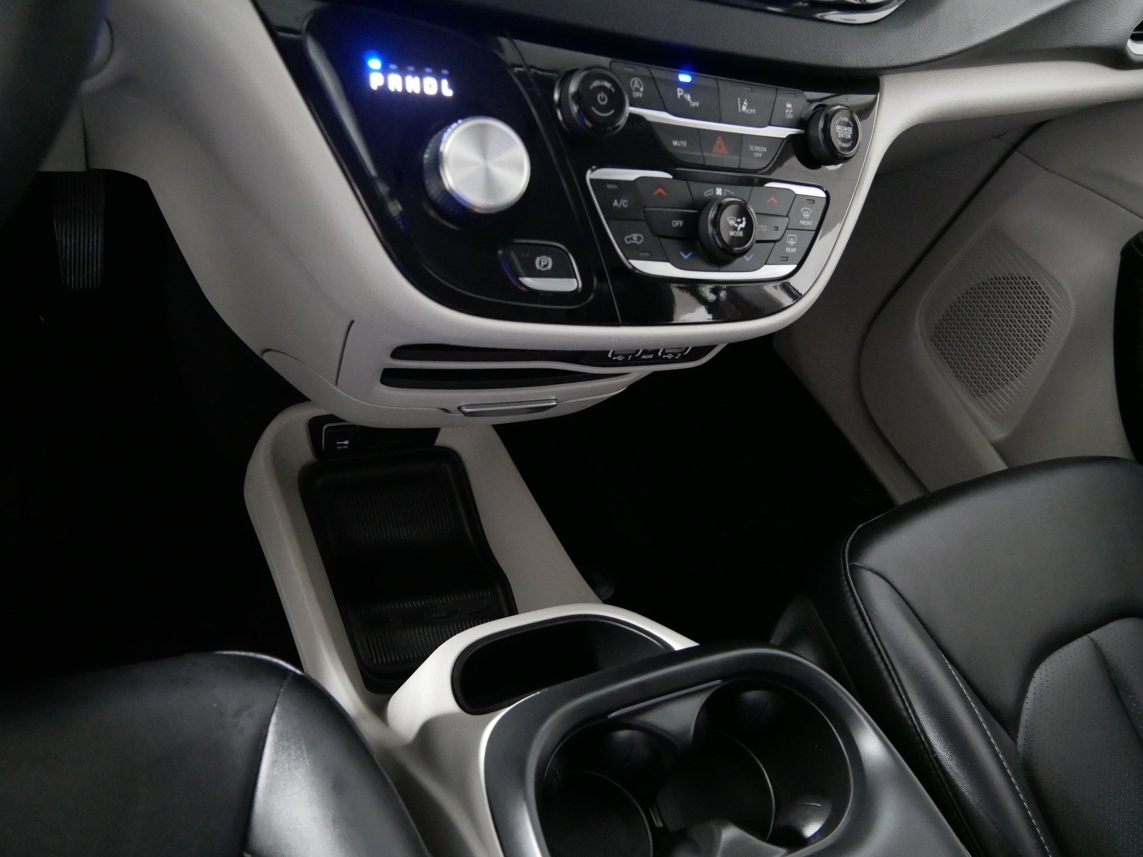 Used 2024 Chrysler Pacifica Touring-L image 24