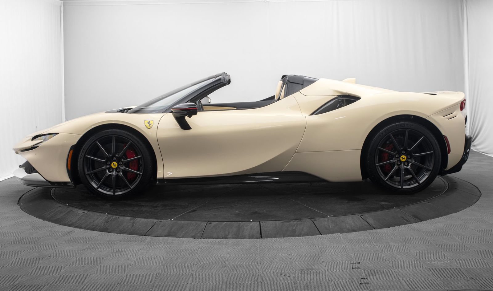 Used 2024 Ferrari SF90 Spider AWD/4WD image 5