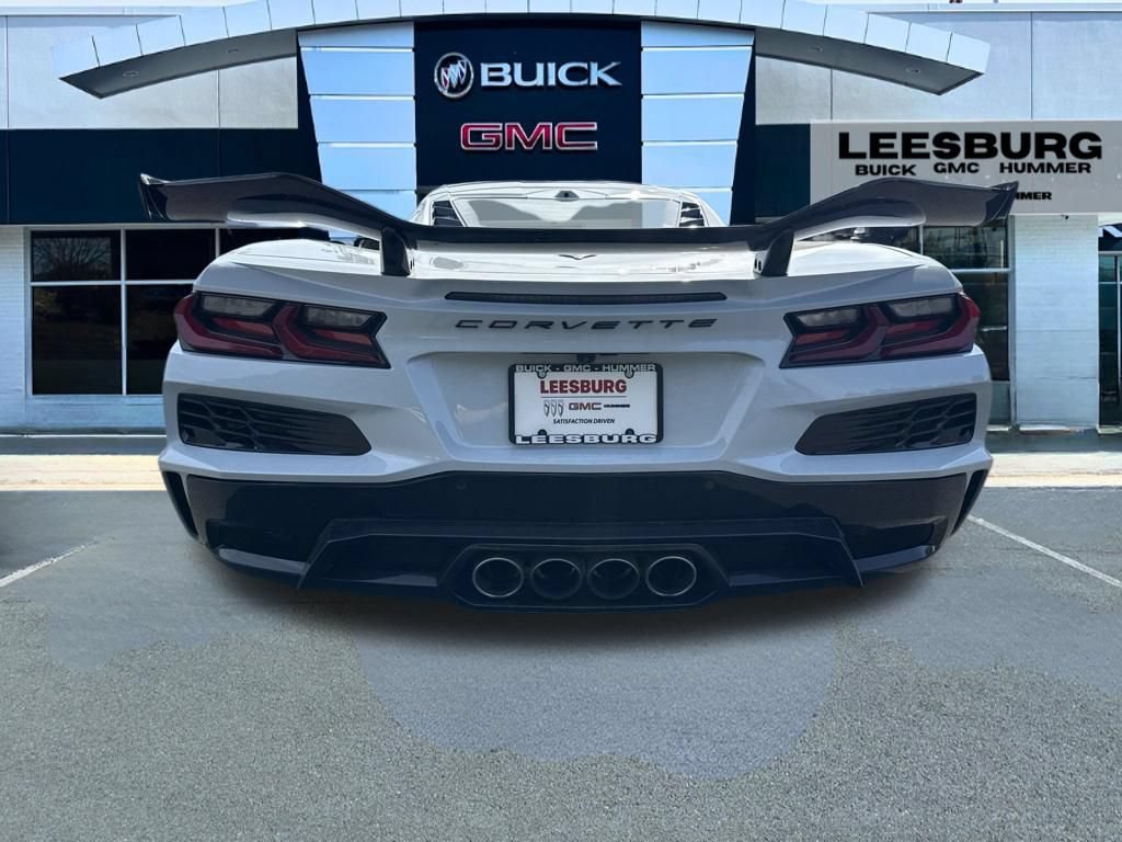 Used 2023 Chevrolet Corvette Z06 w/ Z07 Performance Package RWD image 6
