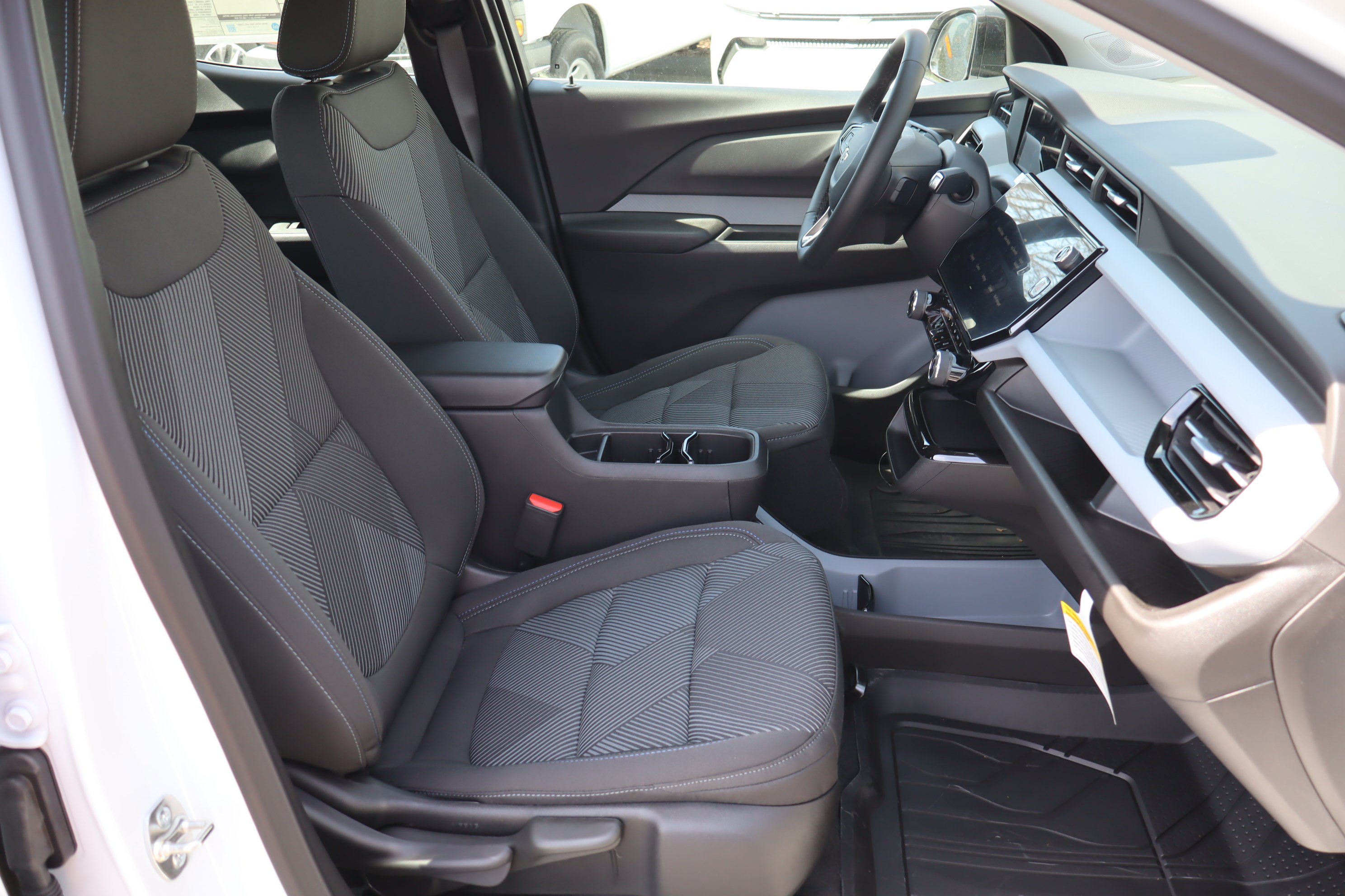 New 2027 Chevrolet Bolt LT w/ Comfort Package FWD image 24
