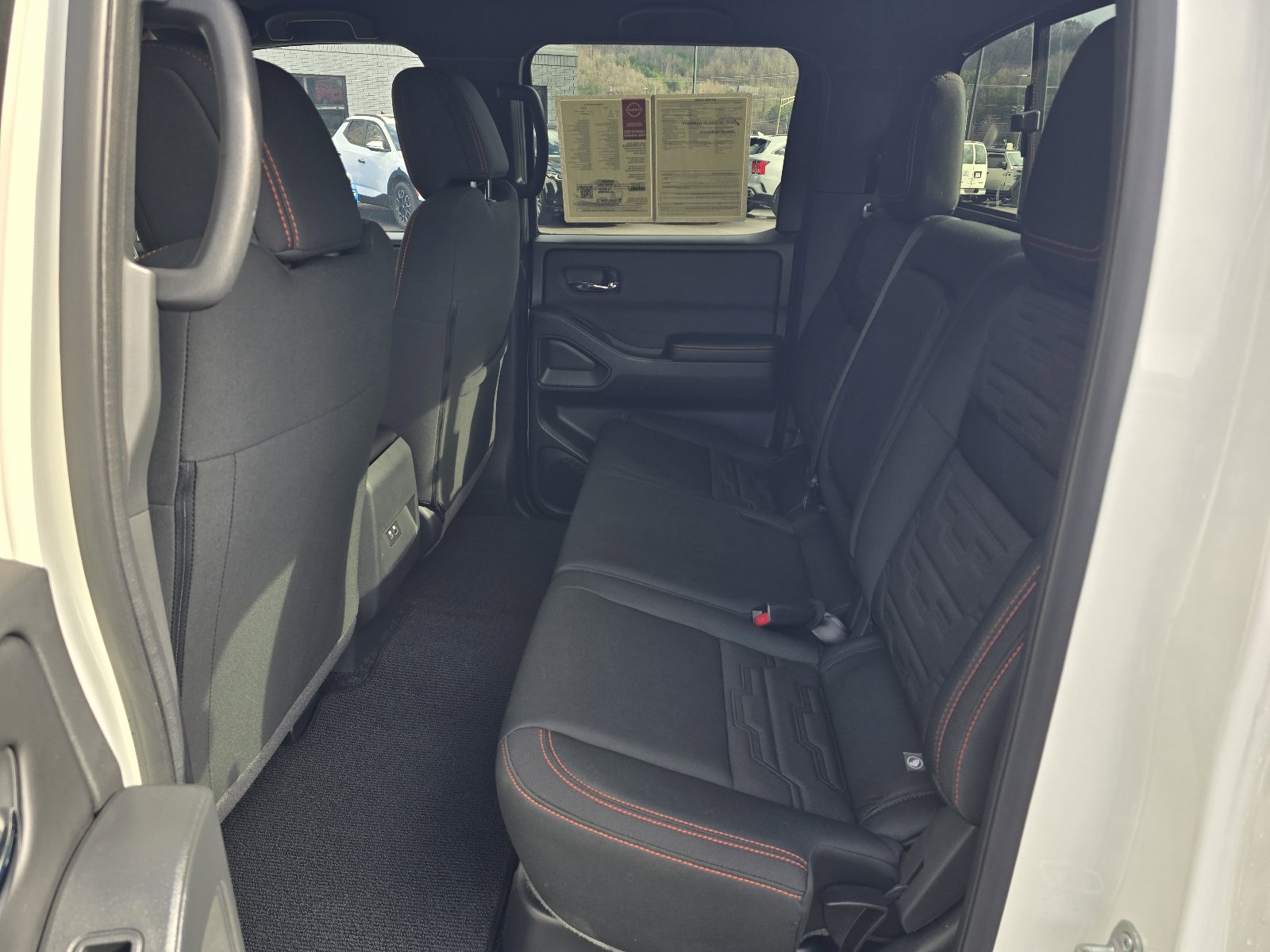 Used 2025 Nissan Frontier PRO-4X image 11