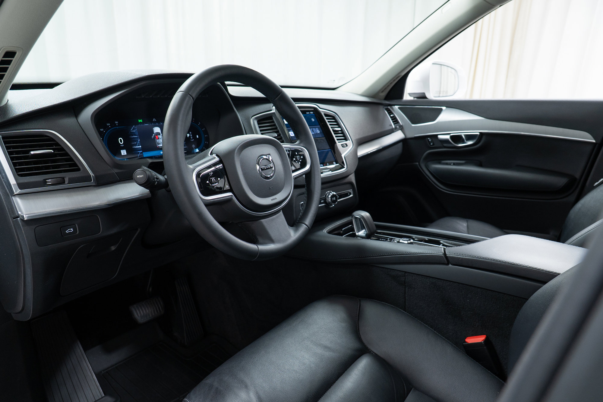 Used 2023 Volvo XC90 B5 Core w/ Protection Package Premier image 12