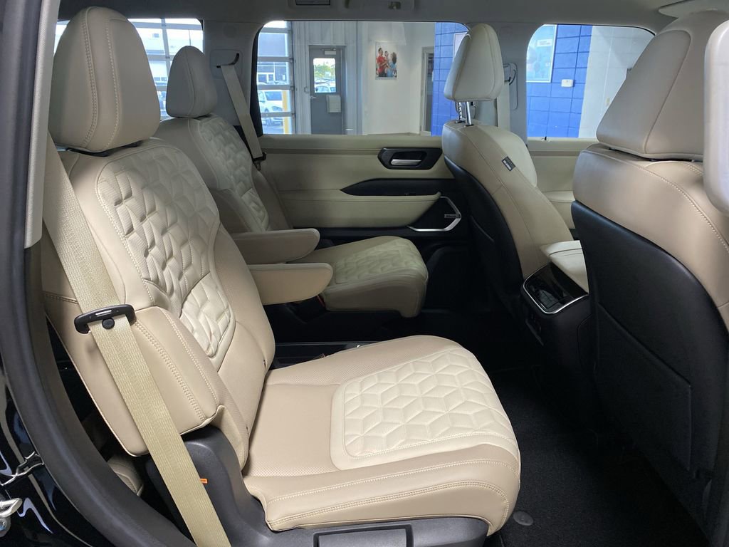 New 2025 Nissan Armada Platinum Reserve image 35